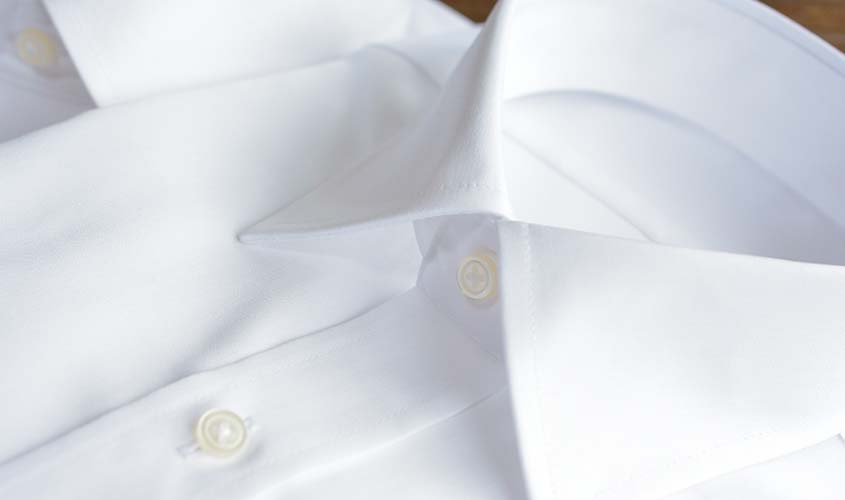 就活に合う白のワイシャツ 