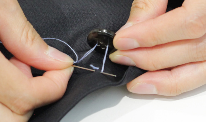 スーツのボタンの付け方、直し方、修理の仕方を徹底解説　その３