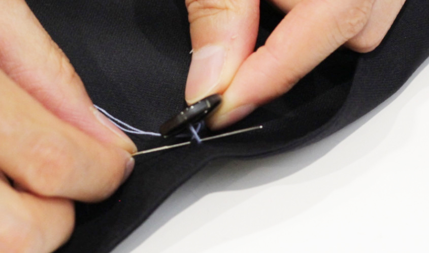スーツのボタンの付け方、直し方、修理の仕方を徹底解説　その４