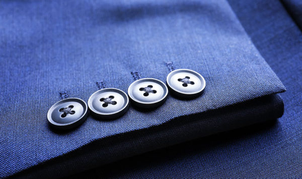【テーラーが解説】スーツの袖ボタンの数を変える、本当の意味とは？