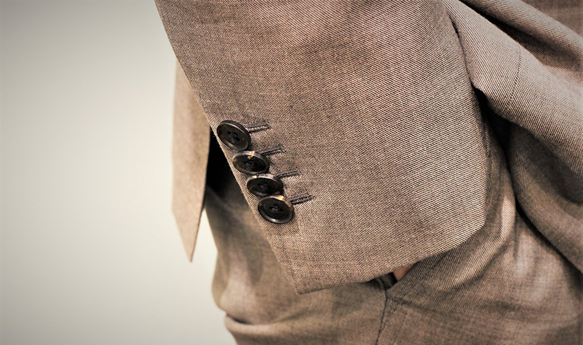 テーラーが解説 スーツの袖ボタンの数を変える 本当の意味とは スプレーモ